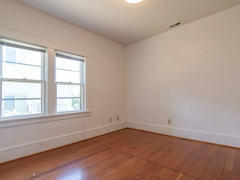 5534 N Missouri Ave — Photo 6