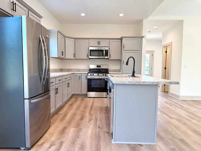 489 S Main St — Photo 10
