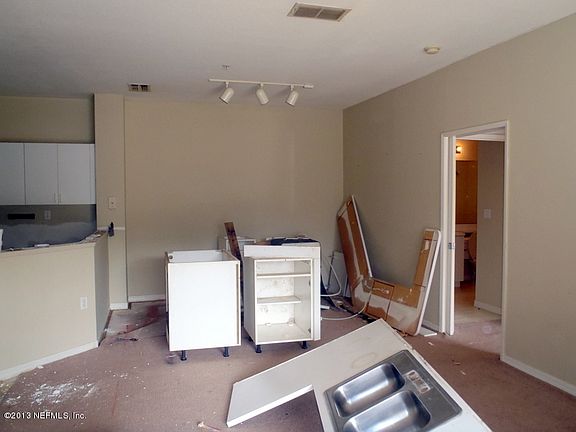 4th image of 605 FAIRWAY Drive