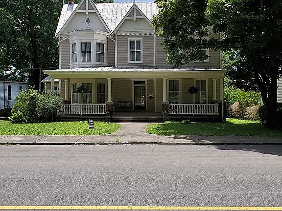 2nd image of 411 Bedford Ave