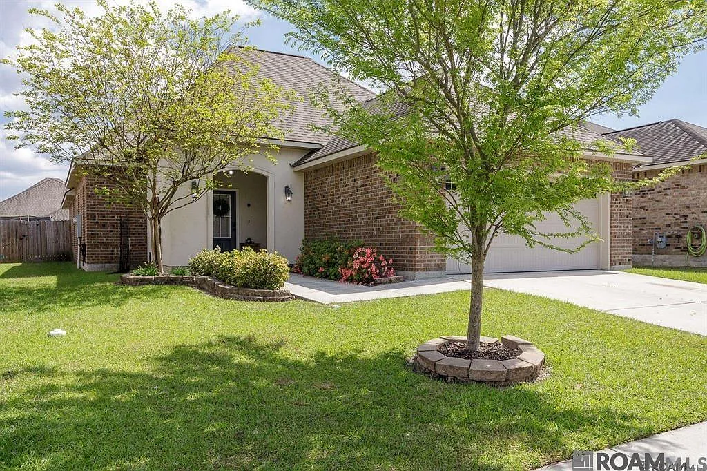 3 bed, 1973 sqft, $2,200 — Photo 2