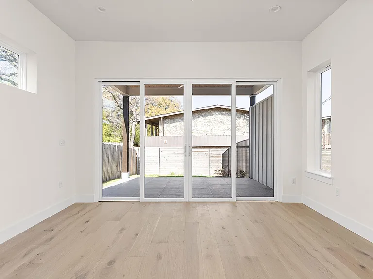 1402 Summit St #B — Photo 12
