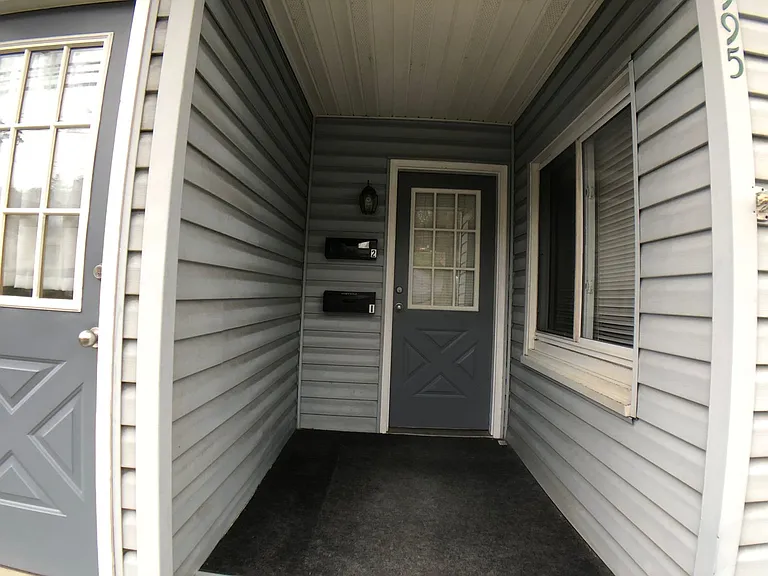995 E Maiden St — Photo 17