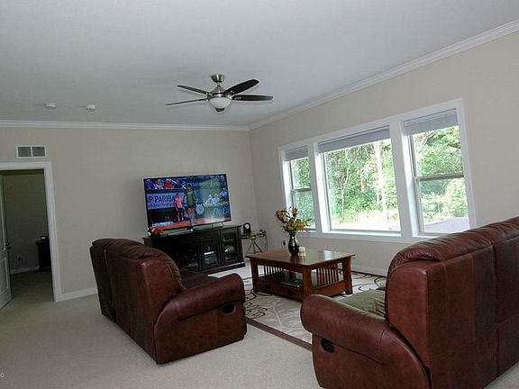 3rd image of 7306 Roslindale Trl
