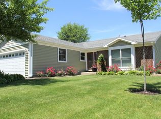 525 Cypress Bridge Rd, Lake Zurich, IL 60047