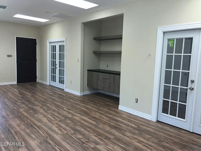 3004 E Yandell Dr — Photo 9