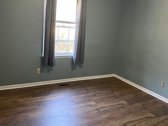 5th image of 2624 E Crestwood Ave