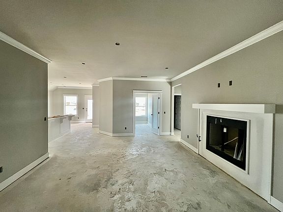2nd image of 815 Woodplains Ave