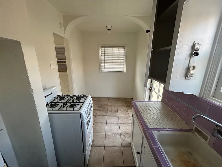 1128 N Tyndall Ave #6 — Photo 6
