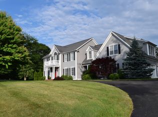 28 Country Ln, Bethany, CT 06524