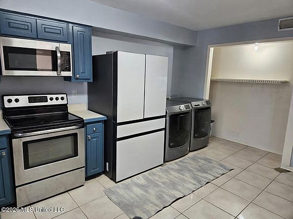 5th image of 1074 Windrose Dr