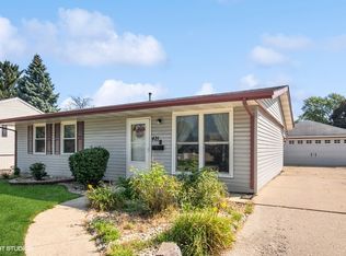 421 Kingston Dr, Romeoville, IL 60446