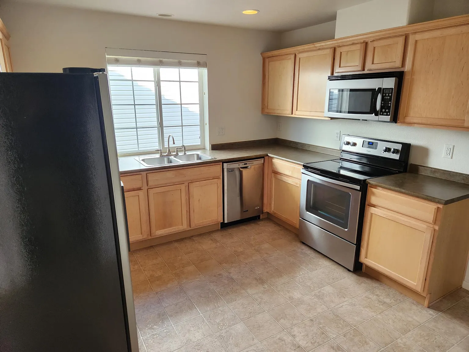 2 bed, 2800 sqft, $2,735 — Photo 4