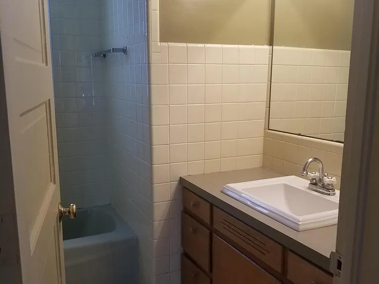 Downstairs full bath
