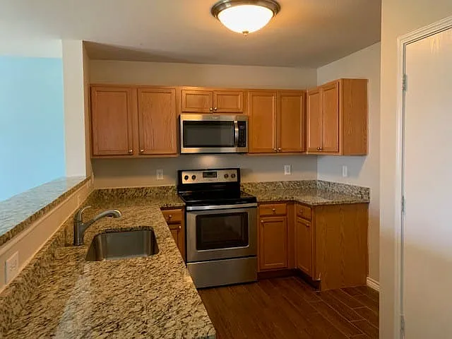 3000 Lake Terrace Dr — Photo 5