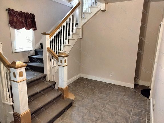 Lobby entrance to apartment