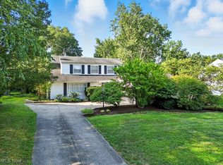 3180 Somerset Dr, Shaker Heights, OH 44122