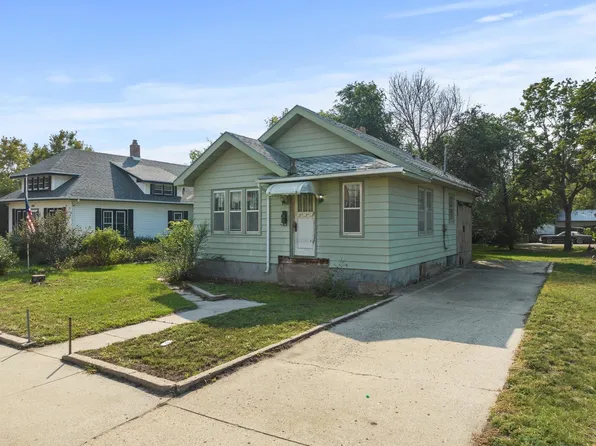 805 3rd St NE, Minot, ND 58703