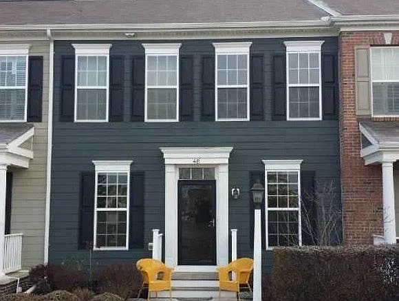 3 bed, 2.5 bath, 1920 sqft, $2,300 — Photo 2