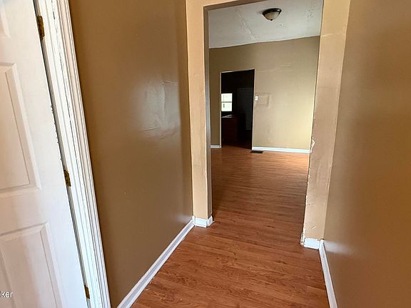 3rd image of 3229 Garland Ave