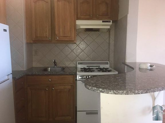 3rd image of 59 Gelston Ave APT 4F