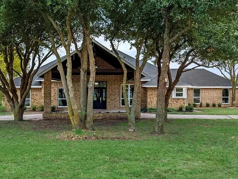 3403 County Road 1157 — Photo 31