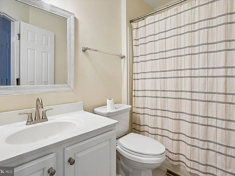 3802 Koval Ln — Photo 17