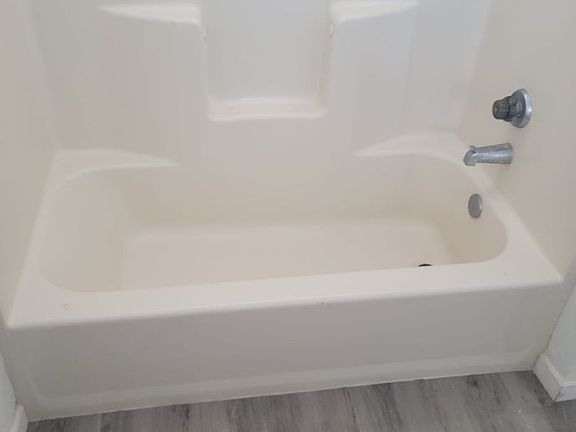 5th image of 4381 W 136th St APT 5