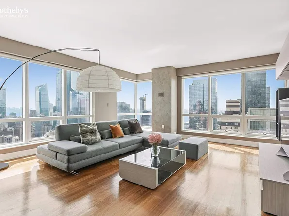 350 W 42nd St APT 40A, New York, NY 10036