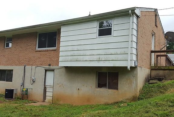 2nd image of 1219 Syracuse Ave NW