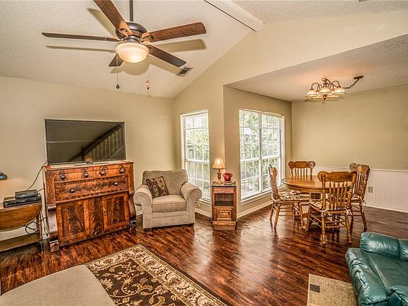5th image of 1208 Hyde Park Ct