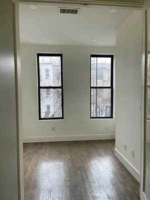 Rented by Evergreen Realty & Investments | media 33