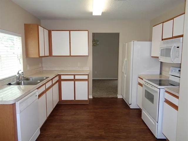 15129 Grassington Dr — Photo 2