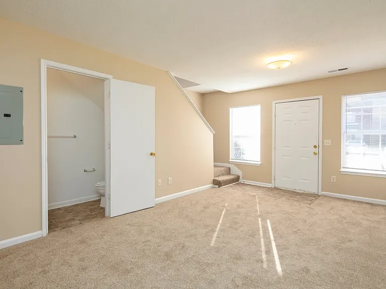 Cottonwood Apartments — Photo 9