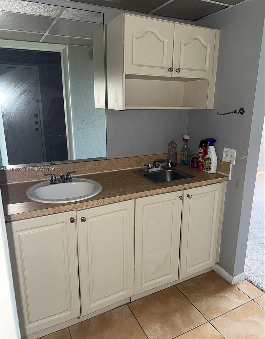 Coral Gate East Condo — Photo 2