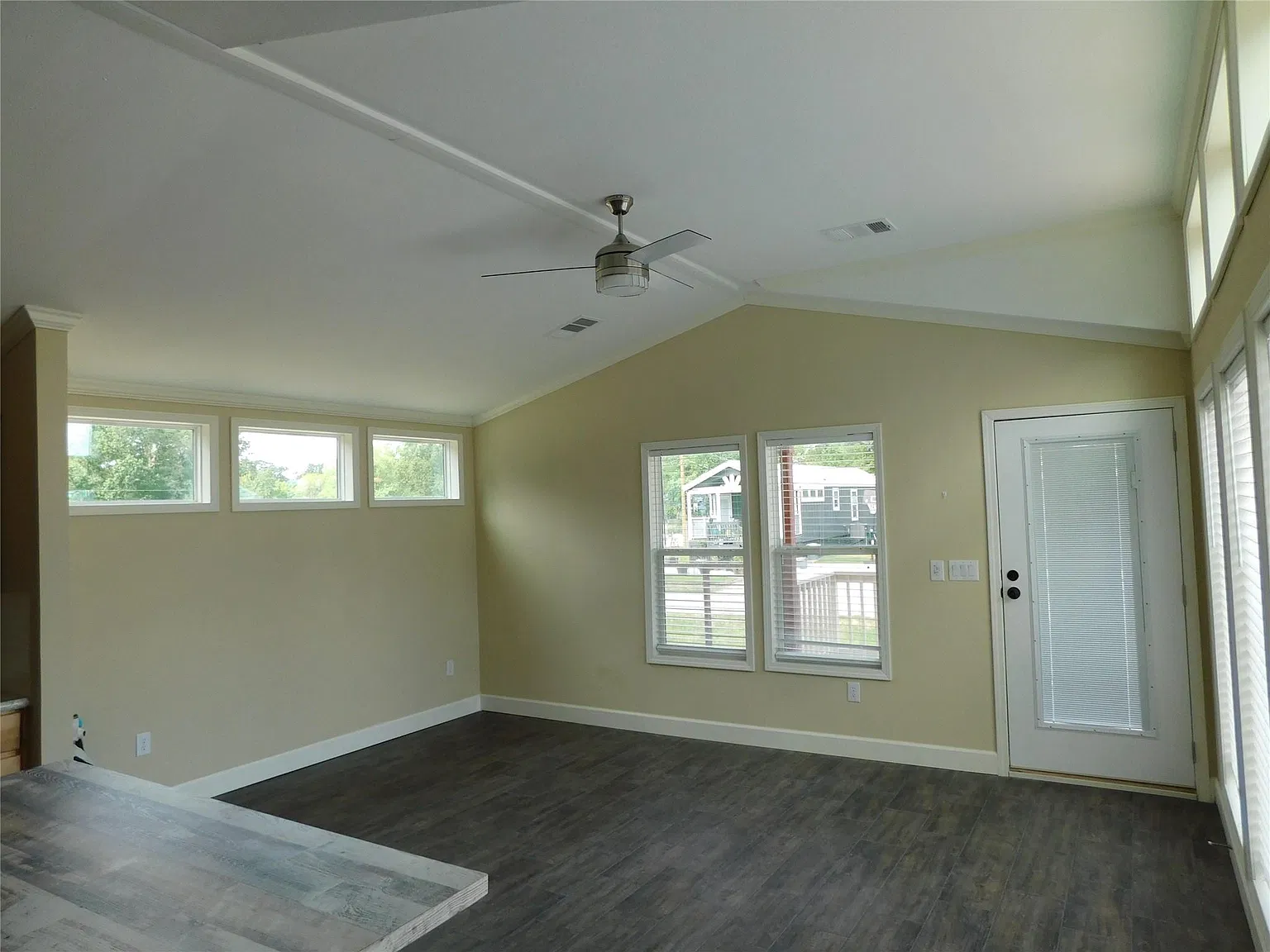 2 bed, 1.0 bath, 1224 sqft, $1,400 — Photo 3