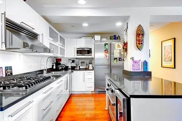 Rented by City Connections Realty | media 5