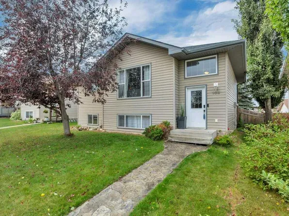 104 E Old Boomer Rd, Sylvan Lake, AB T4S 2J1