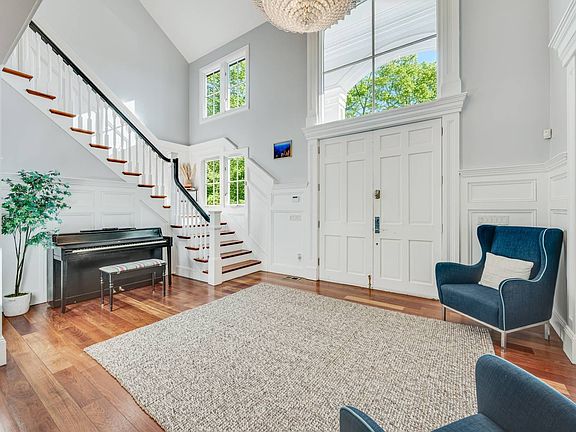 4th image of 2136 Deerfield Rd