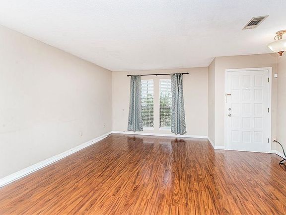 2nd image of 613 Rue Saint Martin