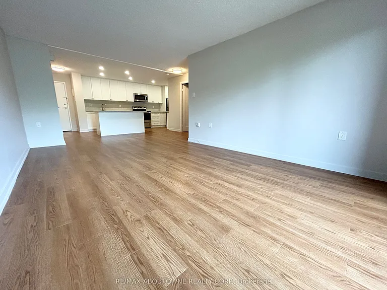 82 Millside Dr #105 — Photo 12