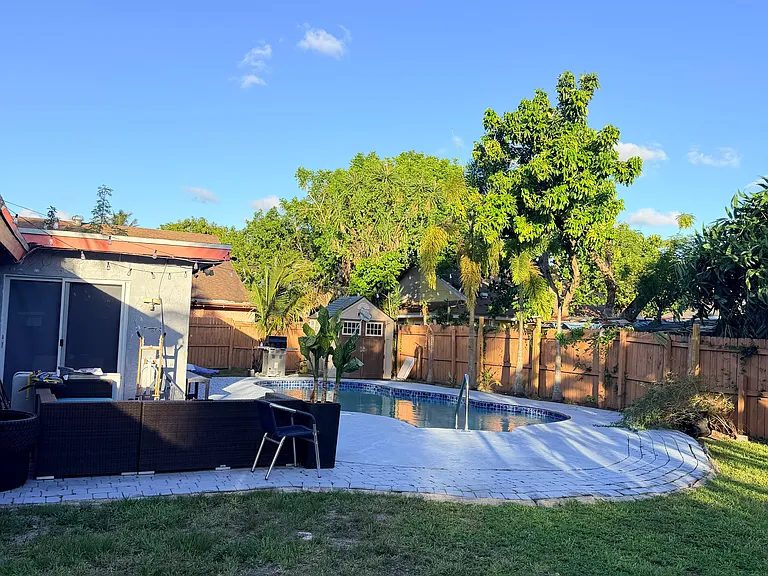 7436 SW 14th Ct — Photo 6