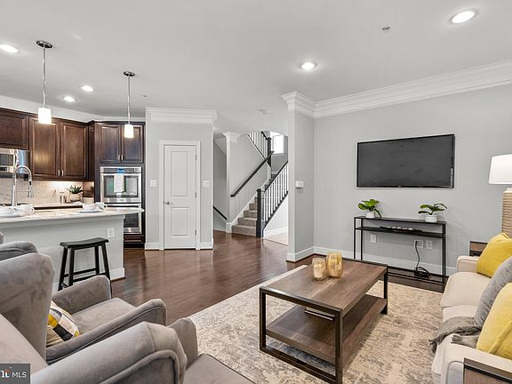 5th image of 722 Crown Park Ave