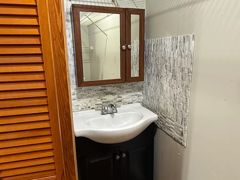 12 Georgia Ave — Photo 5