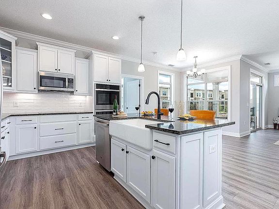 2nd image of 551 Tamarind Dr