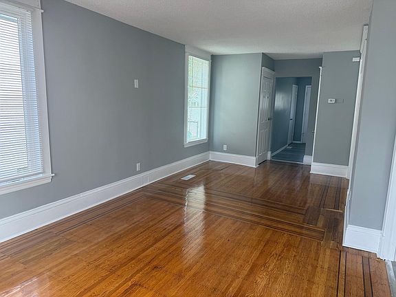 5th image of 216 27th St E