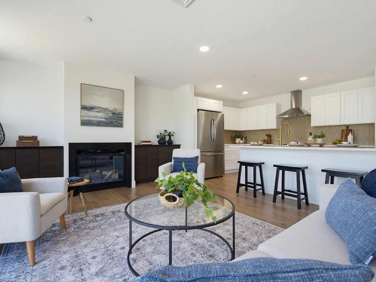 4 bed, 2547 sqft, $3,500 — Photo 4
