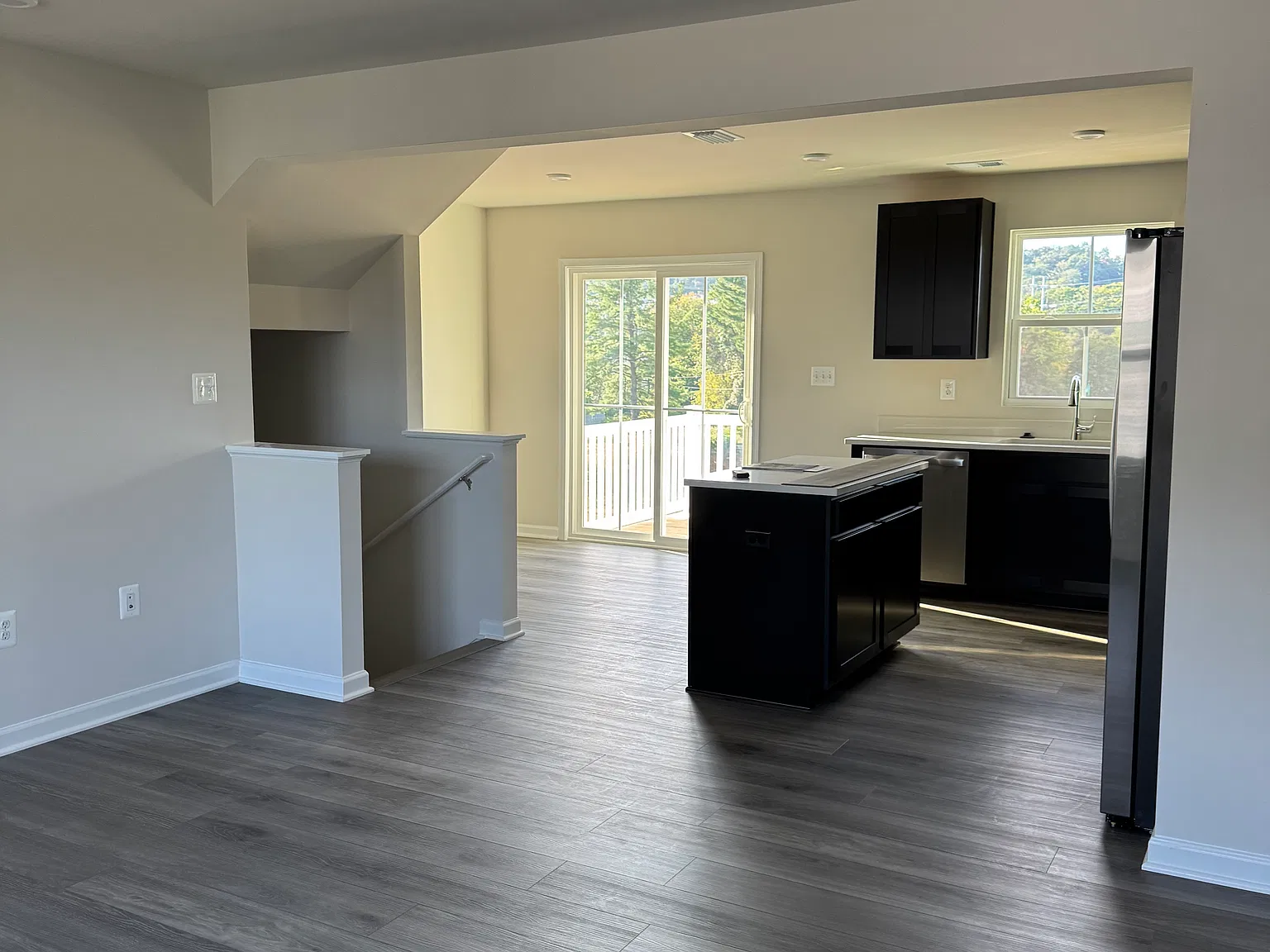 3 bed, 2.5 bath, 1550 sqft, $2,050 — Photo 2
