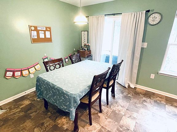4th image of 212 Kingsbury Ct