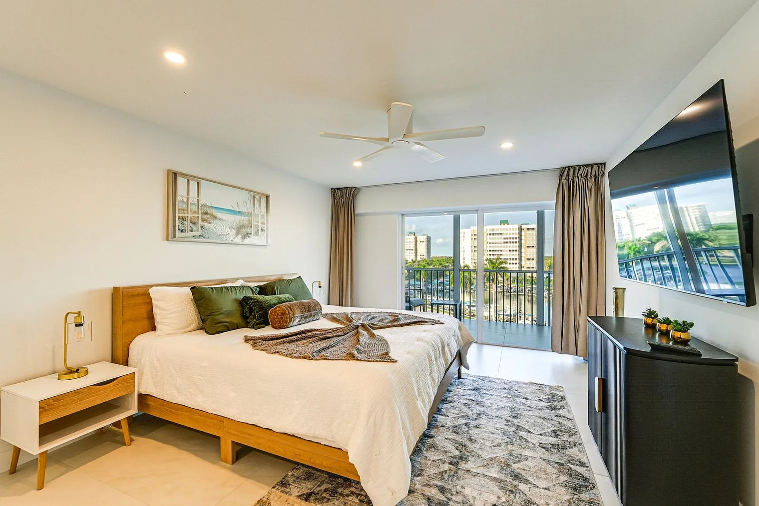 1 bed, 1.0 bath, 1097 sqft, $3,021 — Photo 4